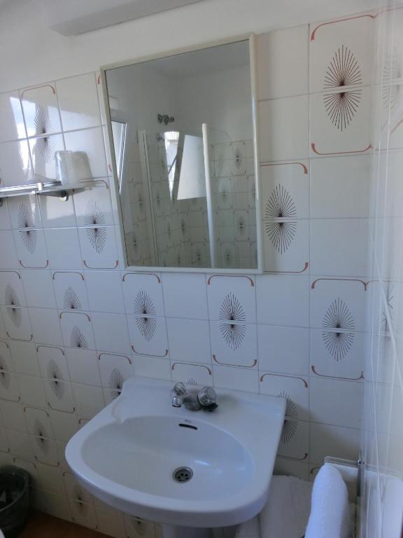 Hotel Can Catala L' Escala الغرفة الصورة